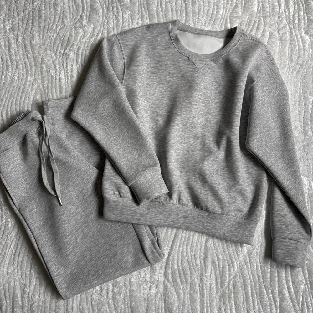 💕Brand New!🔥Classic Gray Sweatshirt and Pants Set